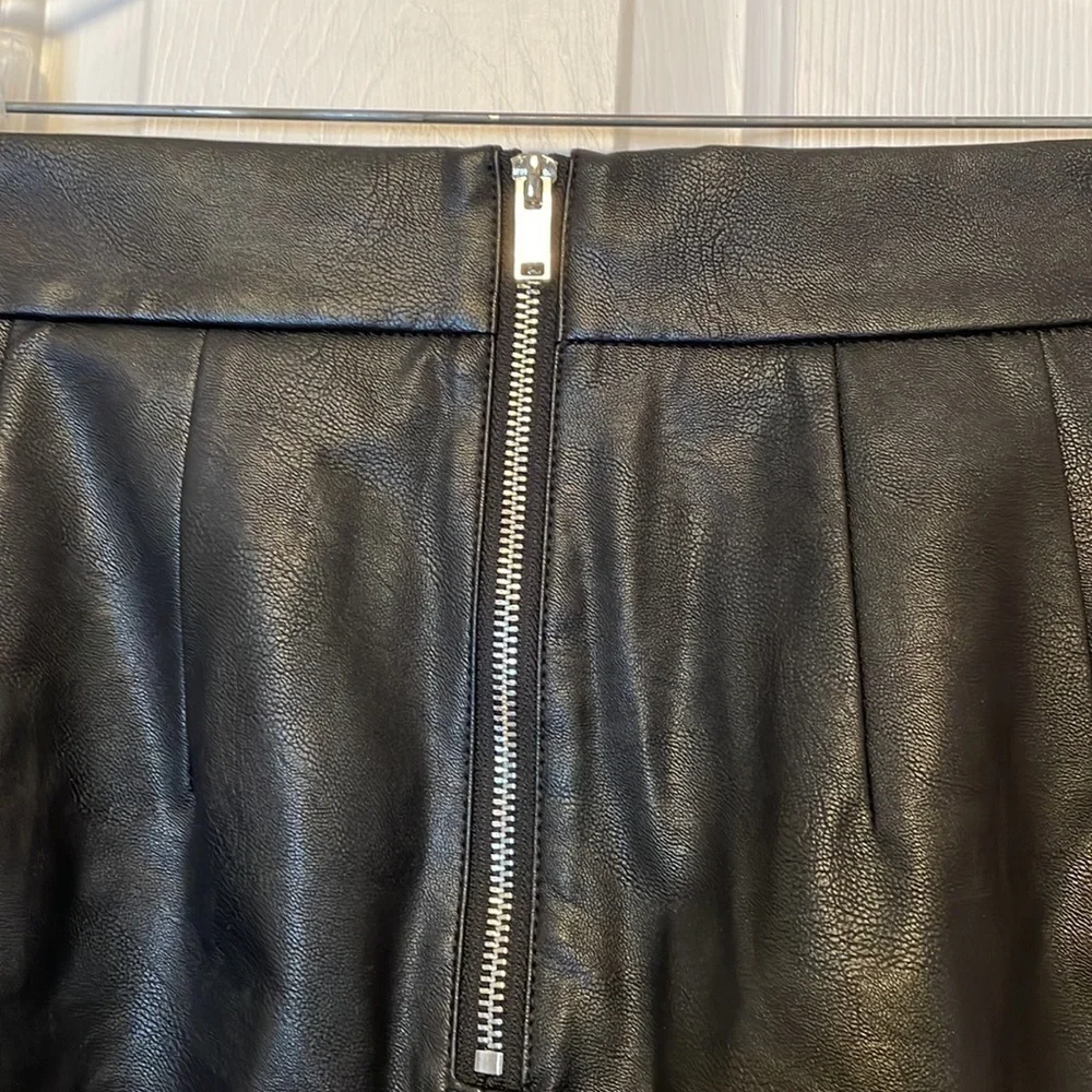 Nwt Vixen by Micheline Pitt Bad Girl Vegan Leather Cigarette Pants - Picture 12 of 15